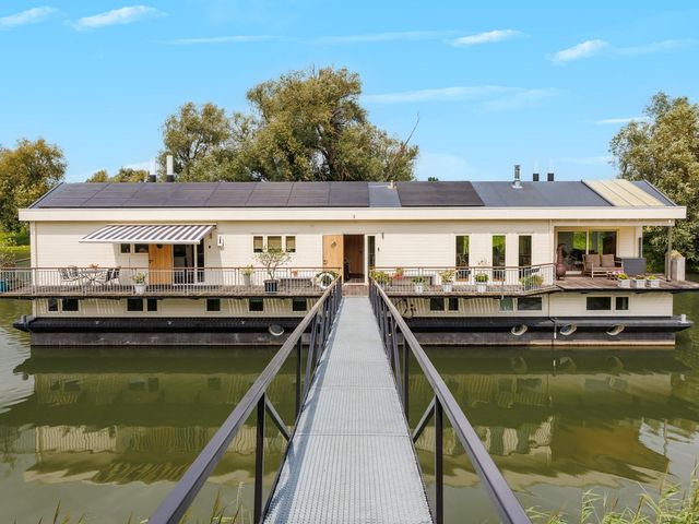 Strangkade 24, Beneden-Leeuwen