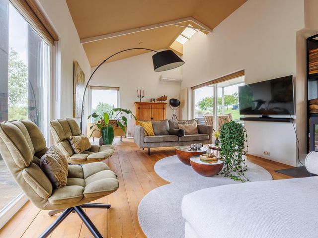 Strangkade 24, Beneden-Leeuwen