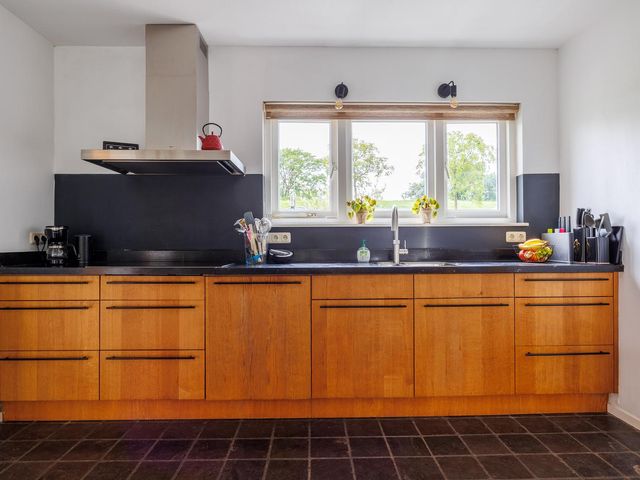 Strangkade 24, Beneden-Leeuwen