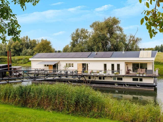 Strangkade 24, Beneden-Leeuwen