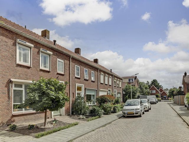 Lijsterbesstraat 8, Nieuwerkerk