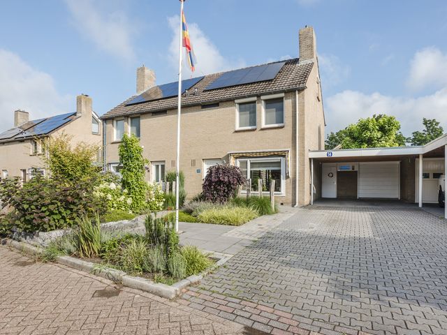 President Kennedystraat 14, Vroomshoop