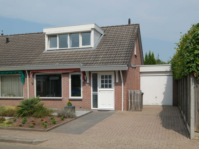 De Notenkraker 42, Almelo