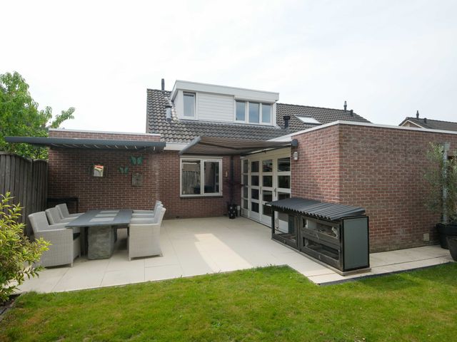 De Notenkraker 42, Almelo