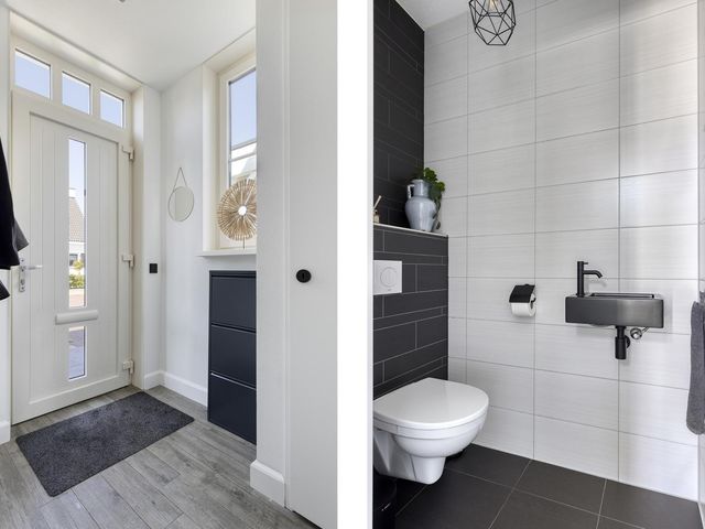 Skimmiastraat 8, 'S-Gravenpolder