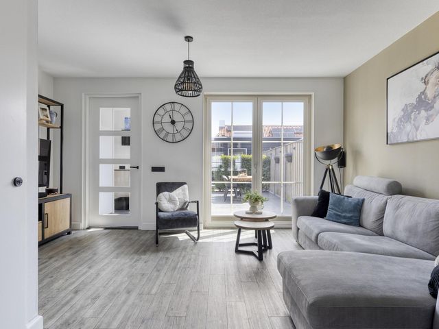 Skimmiastraat 8, 'S-Gravenpolder