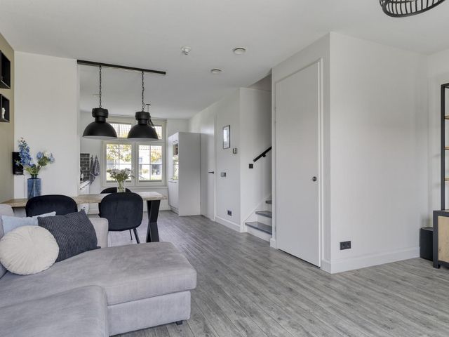 Skimmiastraat 8, 'S-Gravenpolder