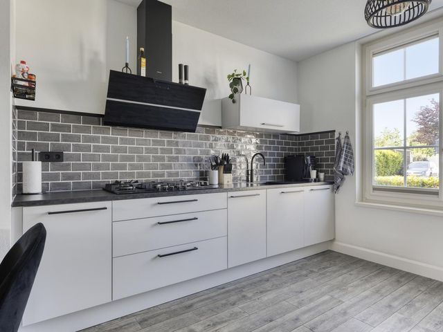 Skimmiastraat 8, 'S-Gravenpolder