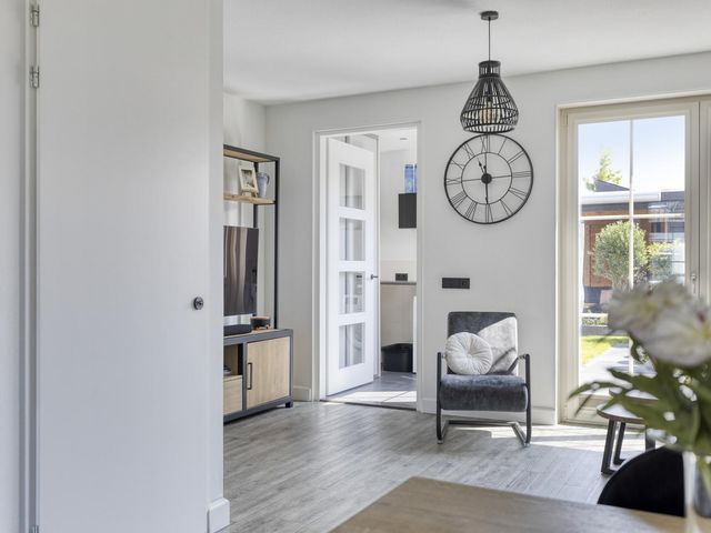 Skimmiastraat 8, 'S-Gravenpolder