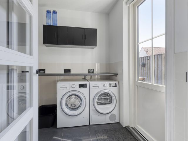 Skimmiastraat 8, 'S-Gravenpolder