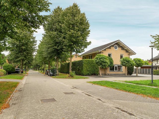 Maandenweg 43, Almere