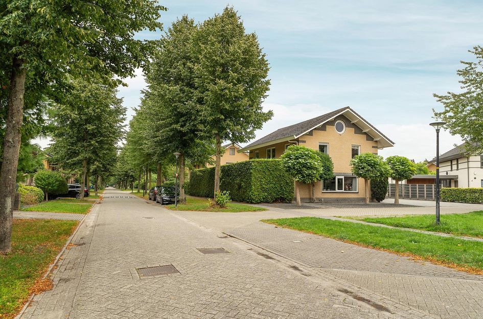 Maandenweg 43