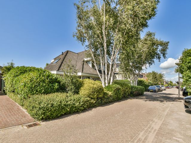 Ronde Zonnedauw 27, Velserbroek
