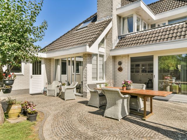 Ronde Zonnedauw 27, Velserbroek