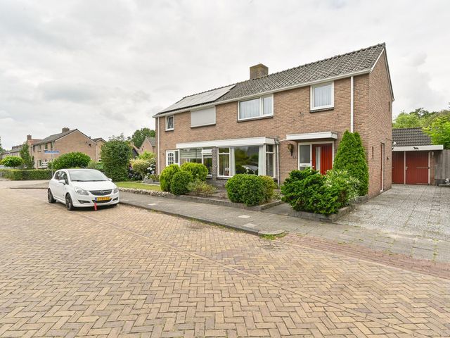 Dokter Broekhoffstraat 2, Hollandscheveld
