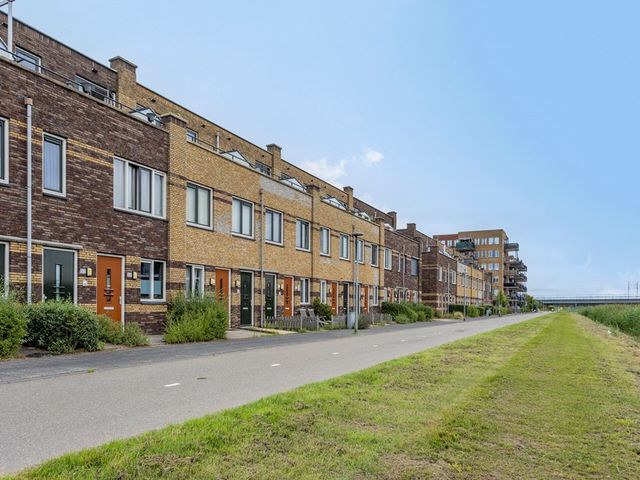 Osirispad 59, Almere