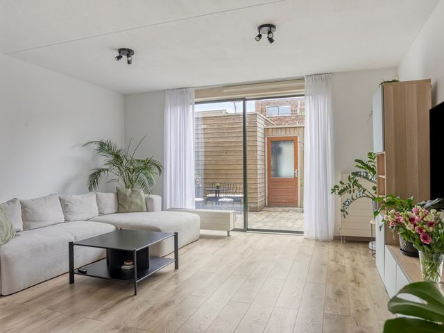 Osirispad 59, Almere