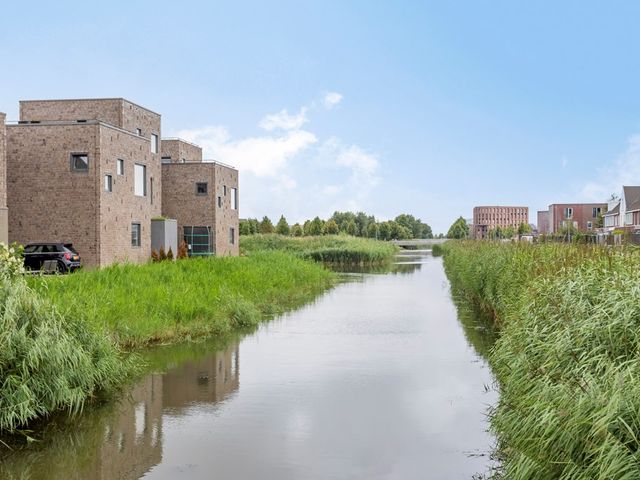 Osirispad 59, Almere