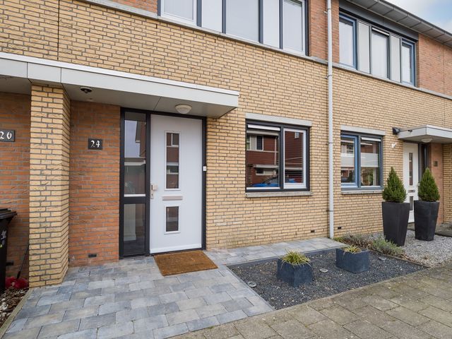 De Hoenderkampen 24, Hellouw