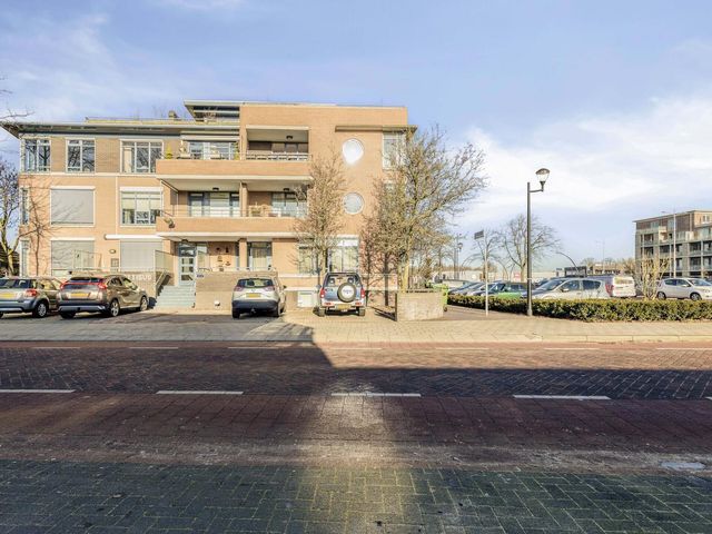 Stationsplein 30, Heesch