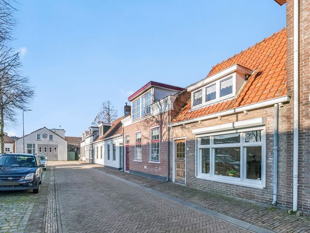 Kerkplein 13, Nieuw- En Sint Joosland