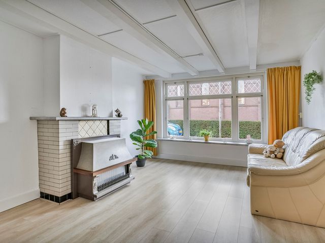 Kerkplein 13, Nieuw- En Sint Joosland