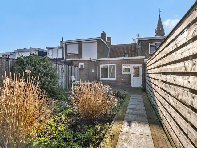 Kerkplein 13, Nieuw- En Sint Joosland