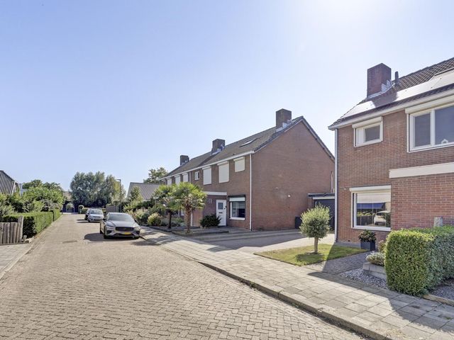 Oostendestraat 25, Hoedekenskerke