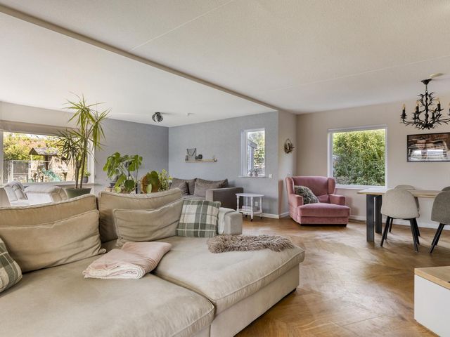 Bromelia 10, Dirksland