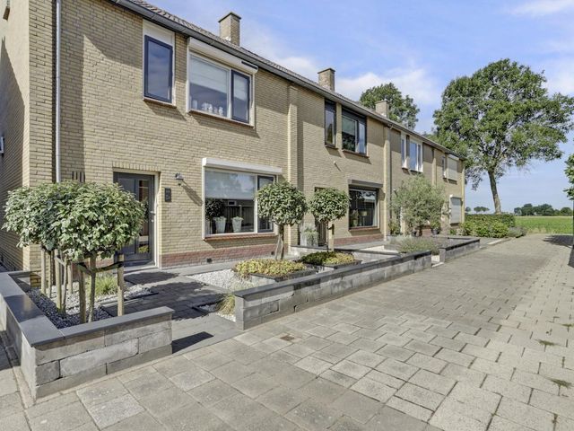 Anjerstraat 13, Sint-Maartensdijk