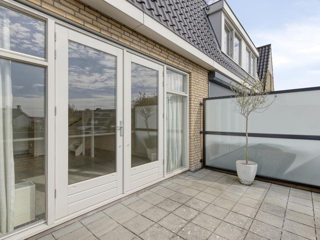 Schoolstraat 126, Strijen