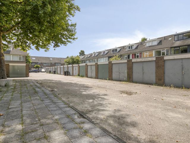 Van Anrooijstraat 10, Oss