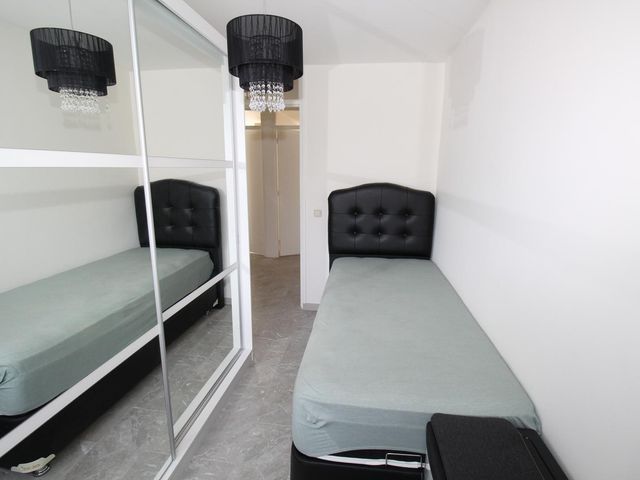 Geelkruid 53, Rotterdam