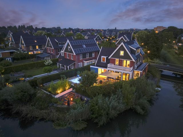 Batua 16, Huissen