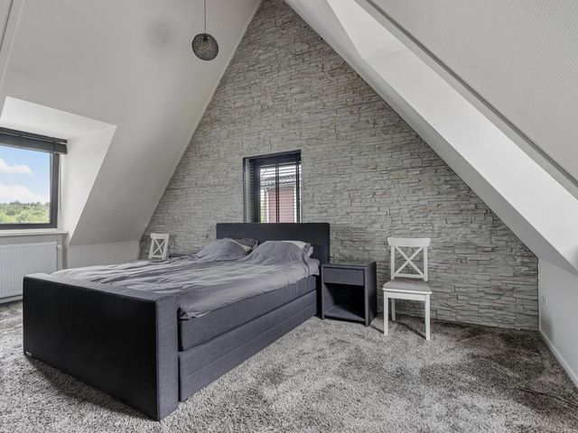 Batua 16, Huissen