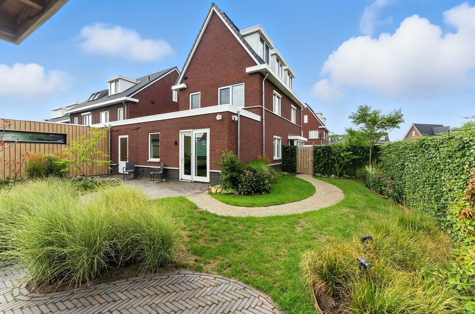 Raapzaadhof 1