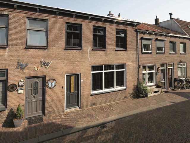Nieuwstraat 32, Leerdam