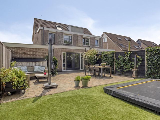 Teresaplein 19, Zetten