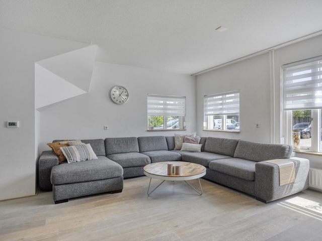 Teresaplein 19, Zetten