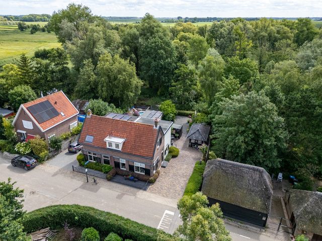 Korn 52, Dussen