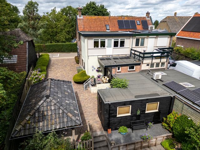 Korn 52, Dussen