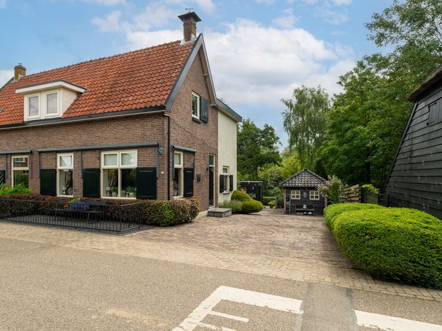 Korn 52, Dussen
