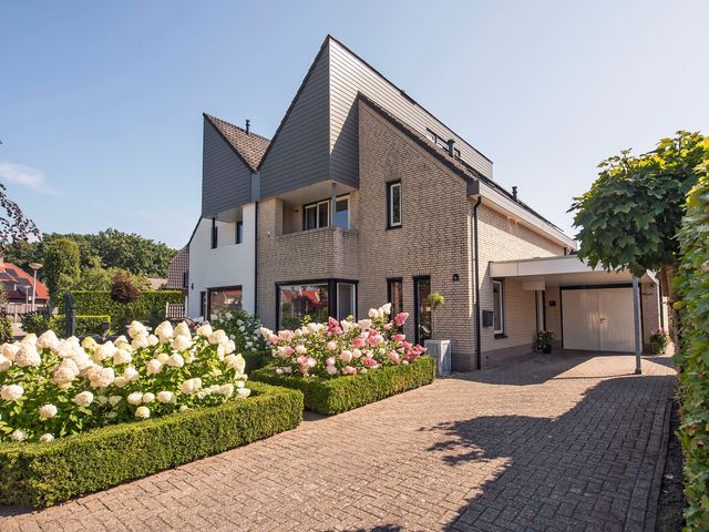 De Gruttenmaat 6, Reutum