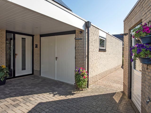 De Gruttenmaat 6, Reutum