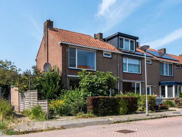 Rose Coplandstraat 1, Bovenkarspel