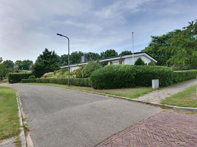 den Bruijl 33, Velp