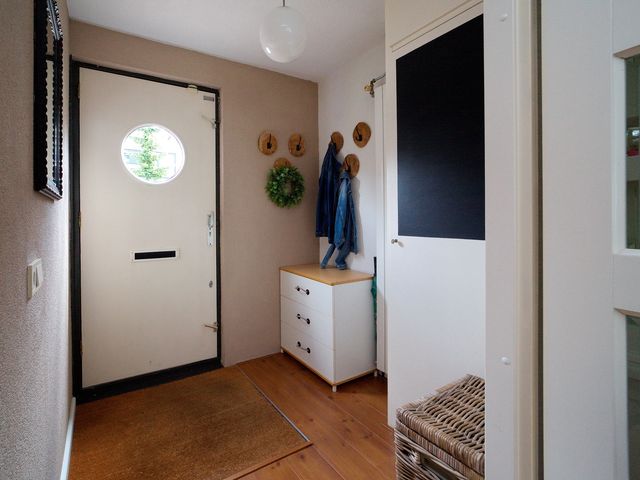 Karibastraat 16, Delft