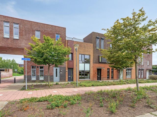 Villa Waterranonkel 35, Waalwijk