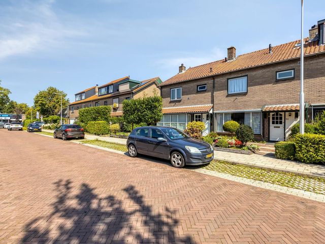 Iepenlaan 11, Hoogland