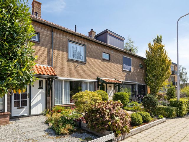 Iepenlaan 11, Hoogland